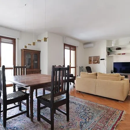 Elegante E Spazioso Zona Solari